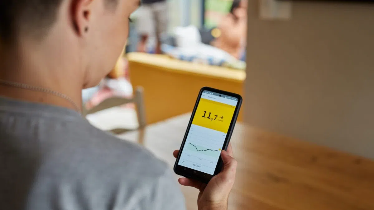 Continuous glucose monitoring coverage available to diabetics Country 94