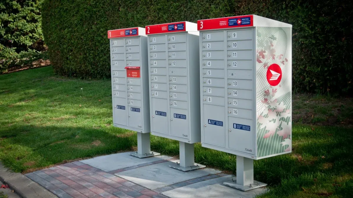 Canada Post presents new offer to postal union
