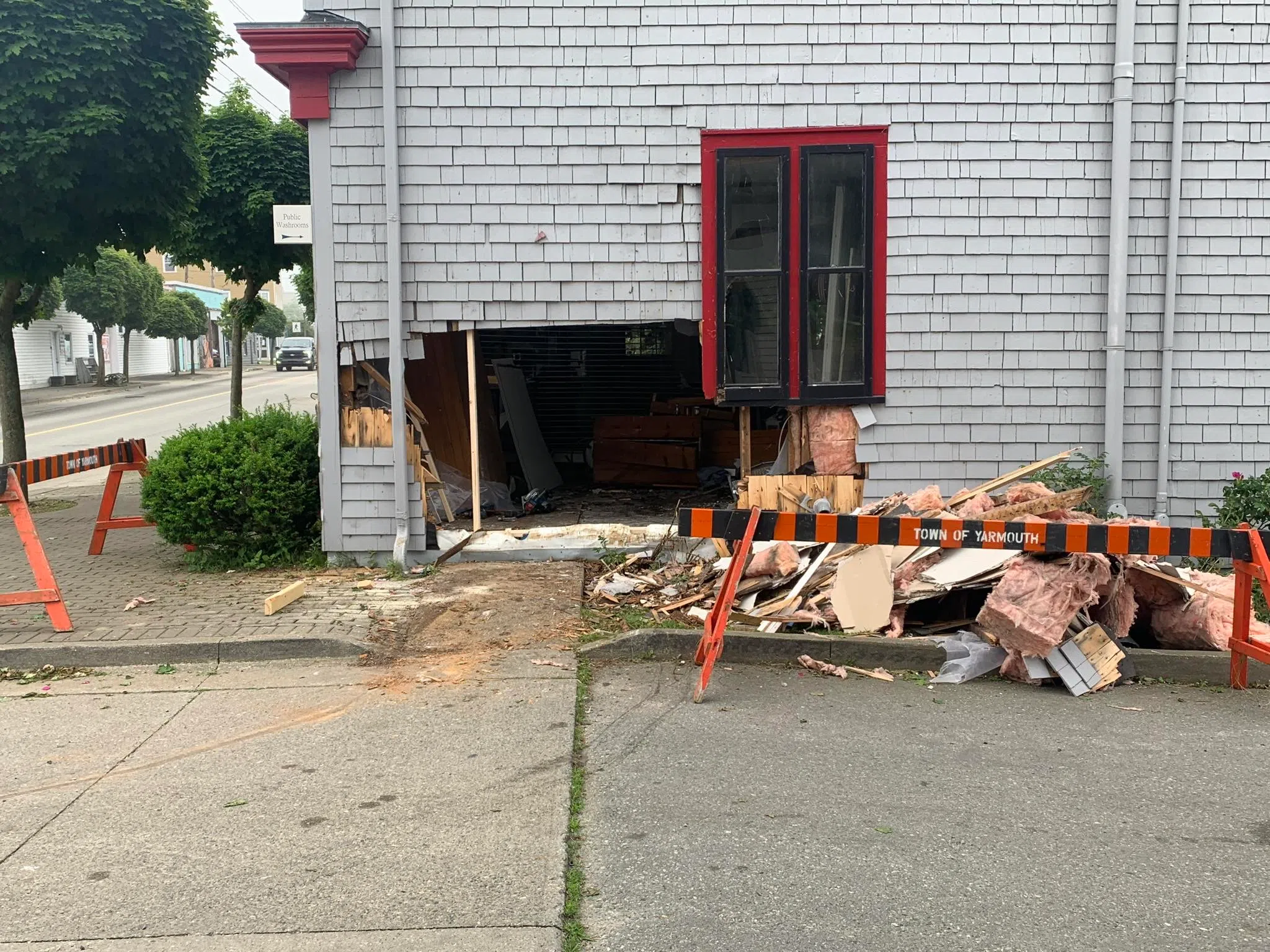 Vehicle crashes into Killam building in Yarmouth