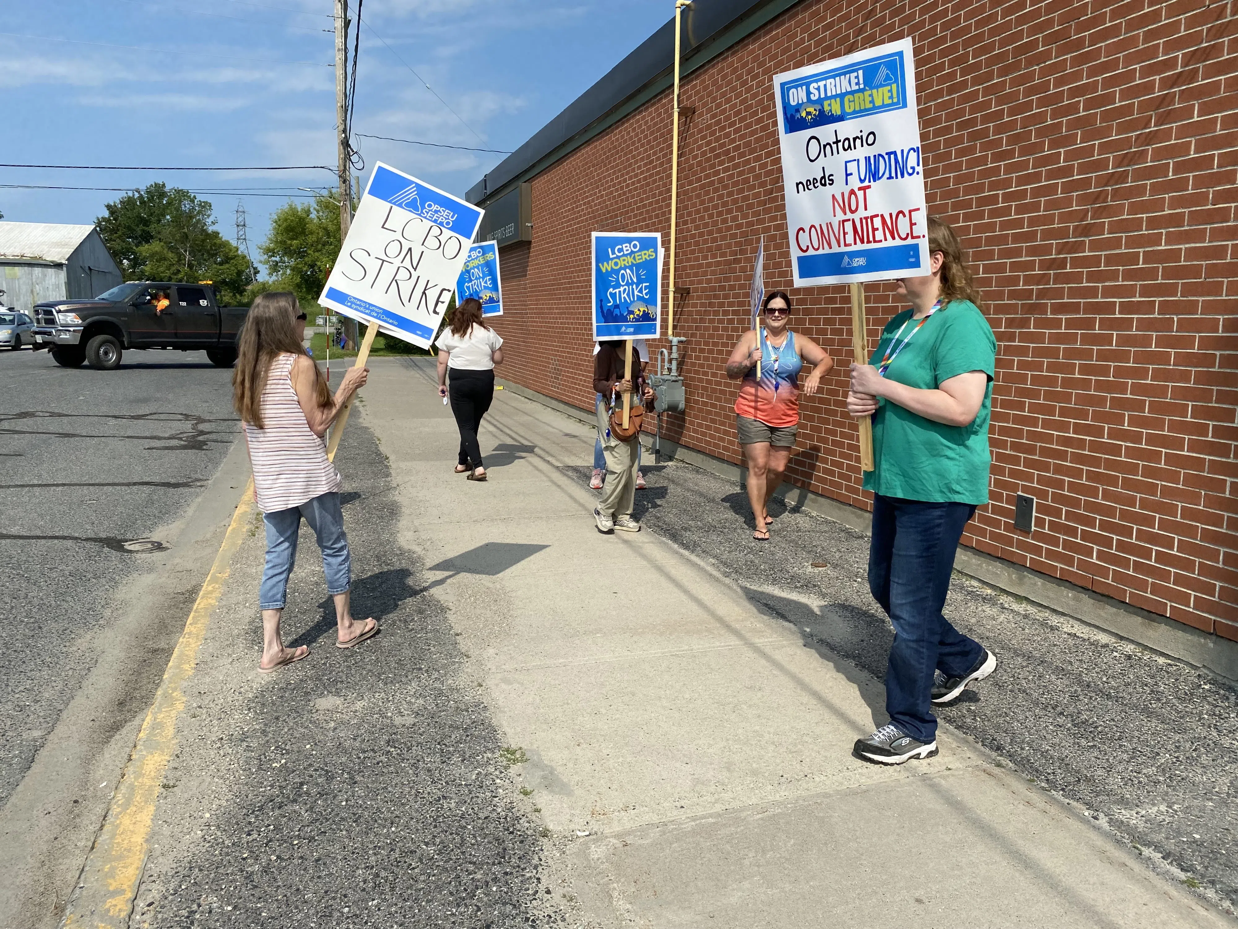 Tentative deal reached in LCBO workers strike