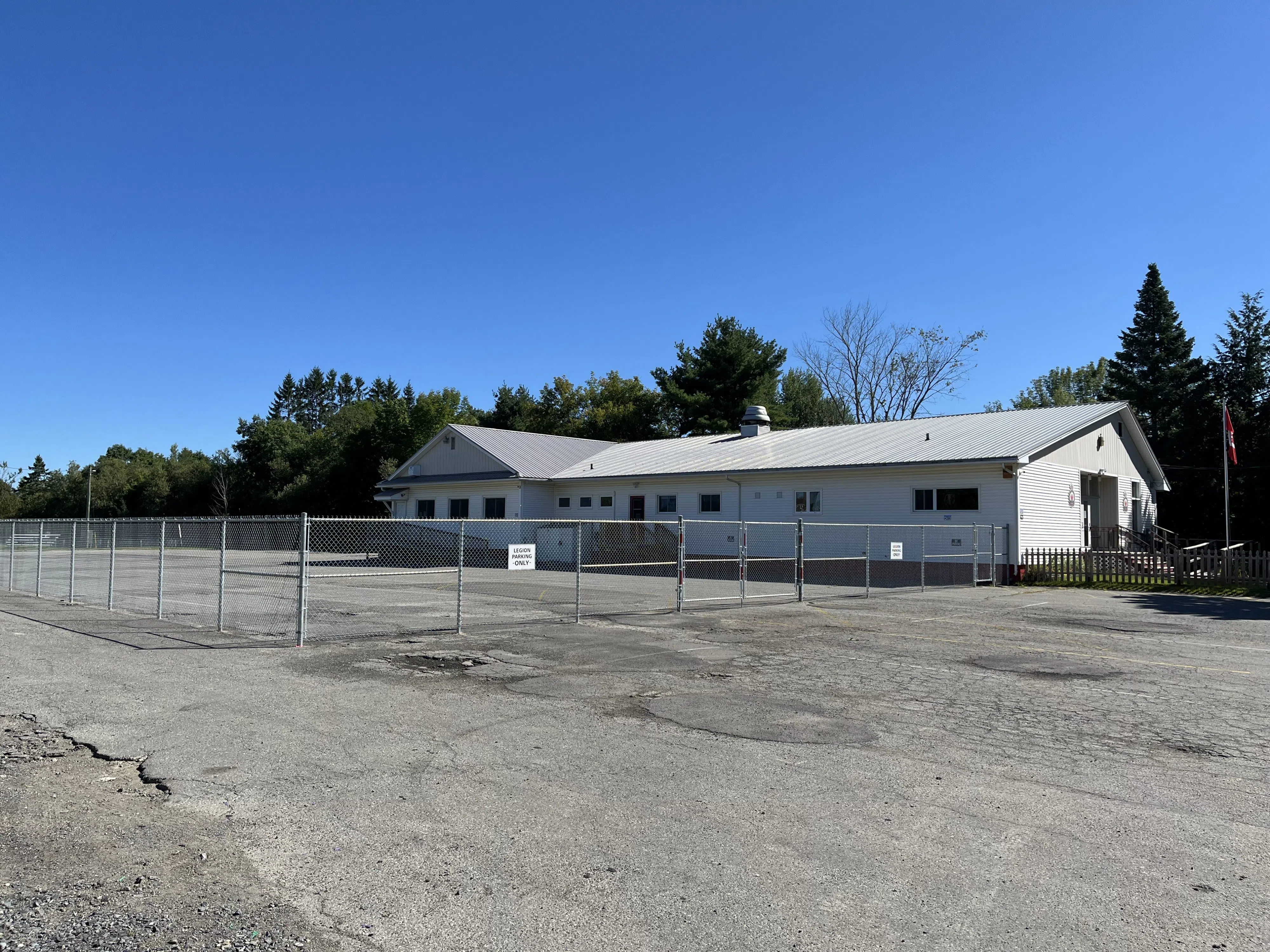 St. Stephen legion faces criticism over parking lot fencing