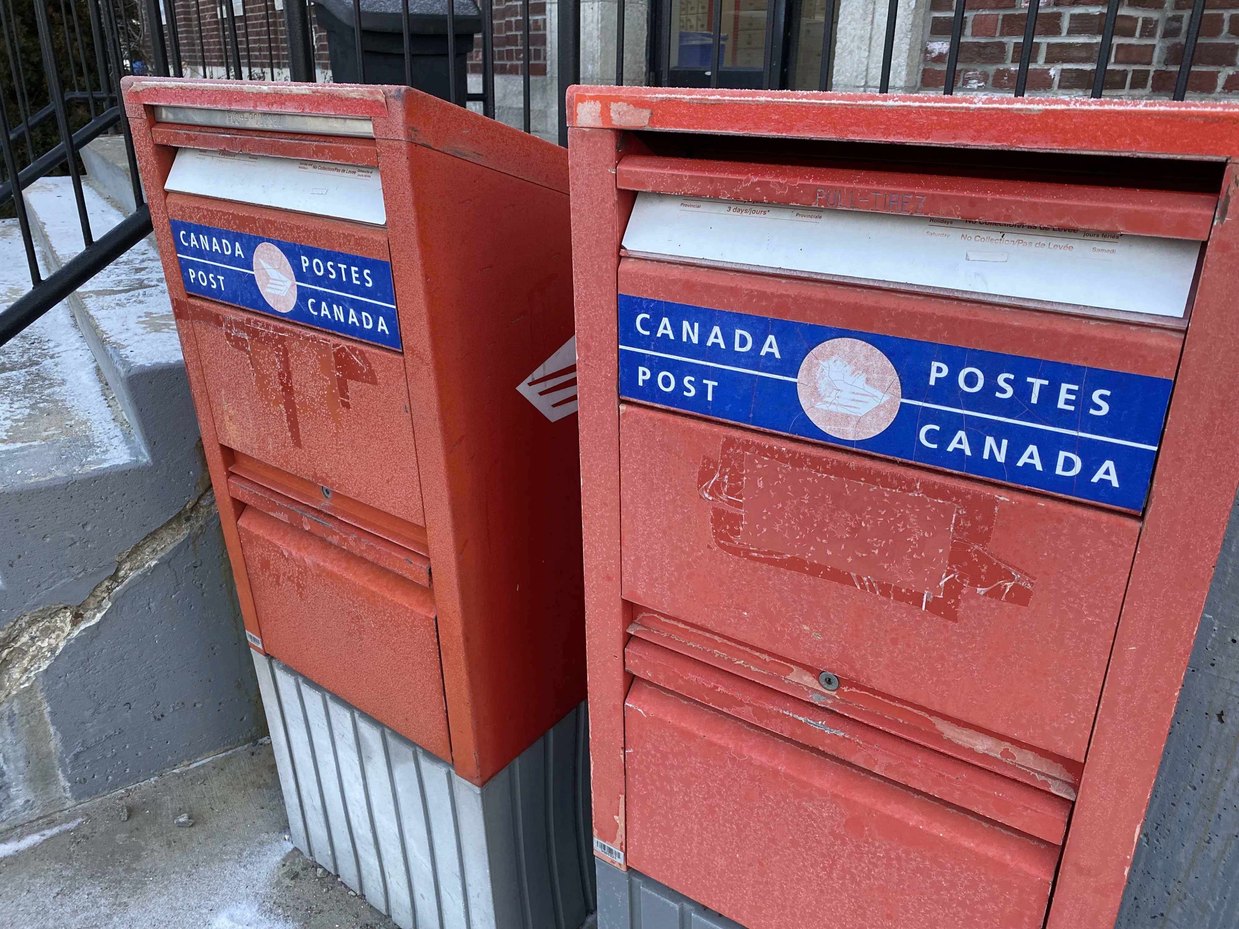 Postal workers to take strike vote