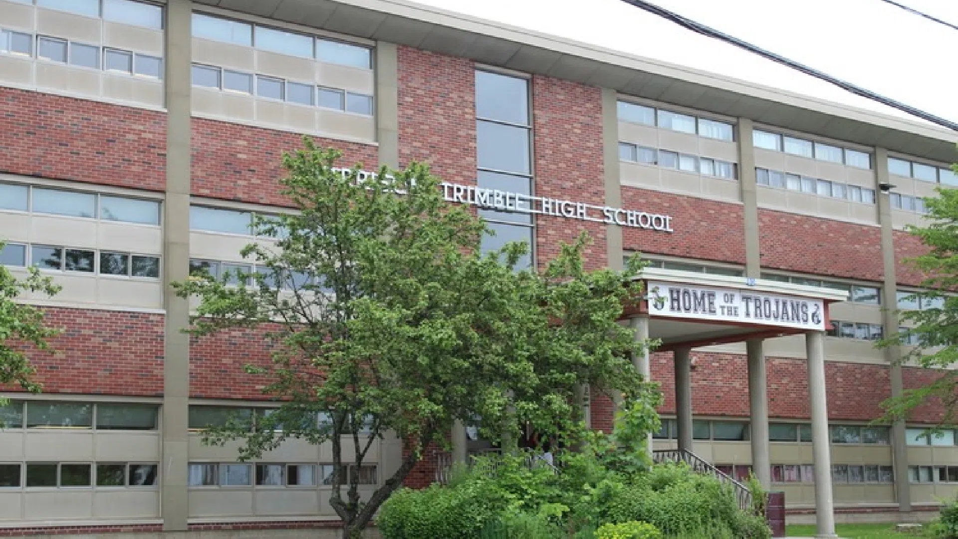 Anglophone East hires security at 2 Moncton schools