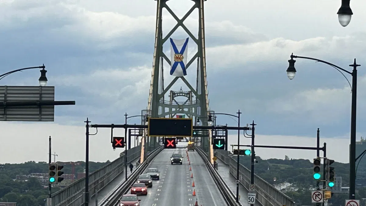 Digital signs provide real - time info for Halifax bridges