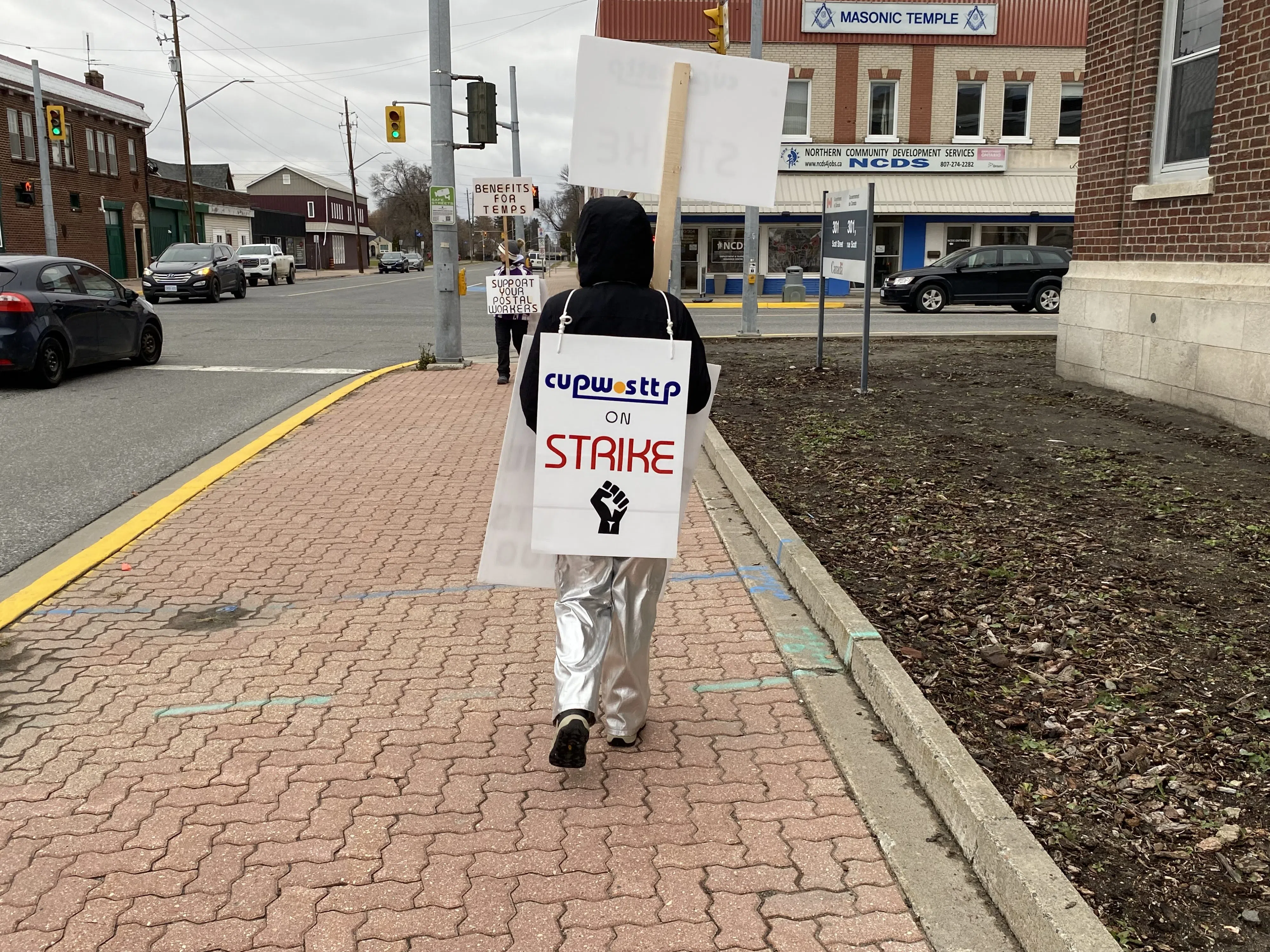 Small businesses brace for possible Canada Post strike
