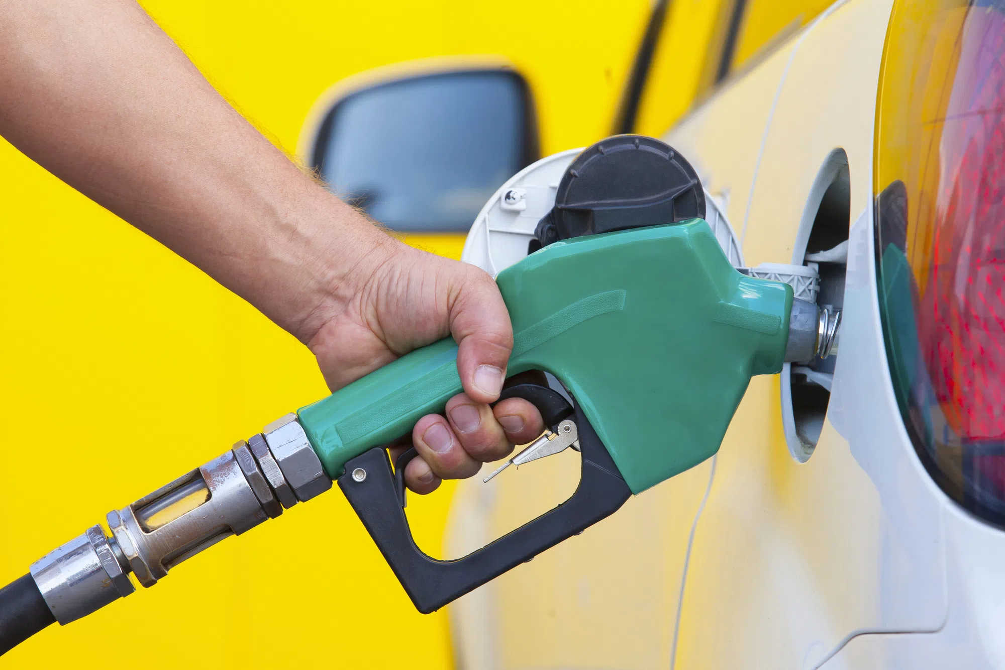 Price of gas falls 4 cents, no change for diesel