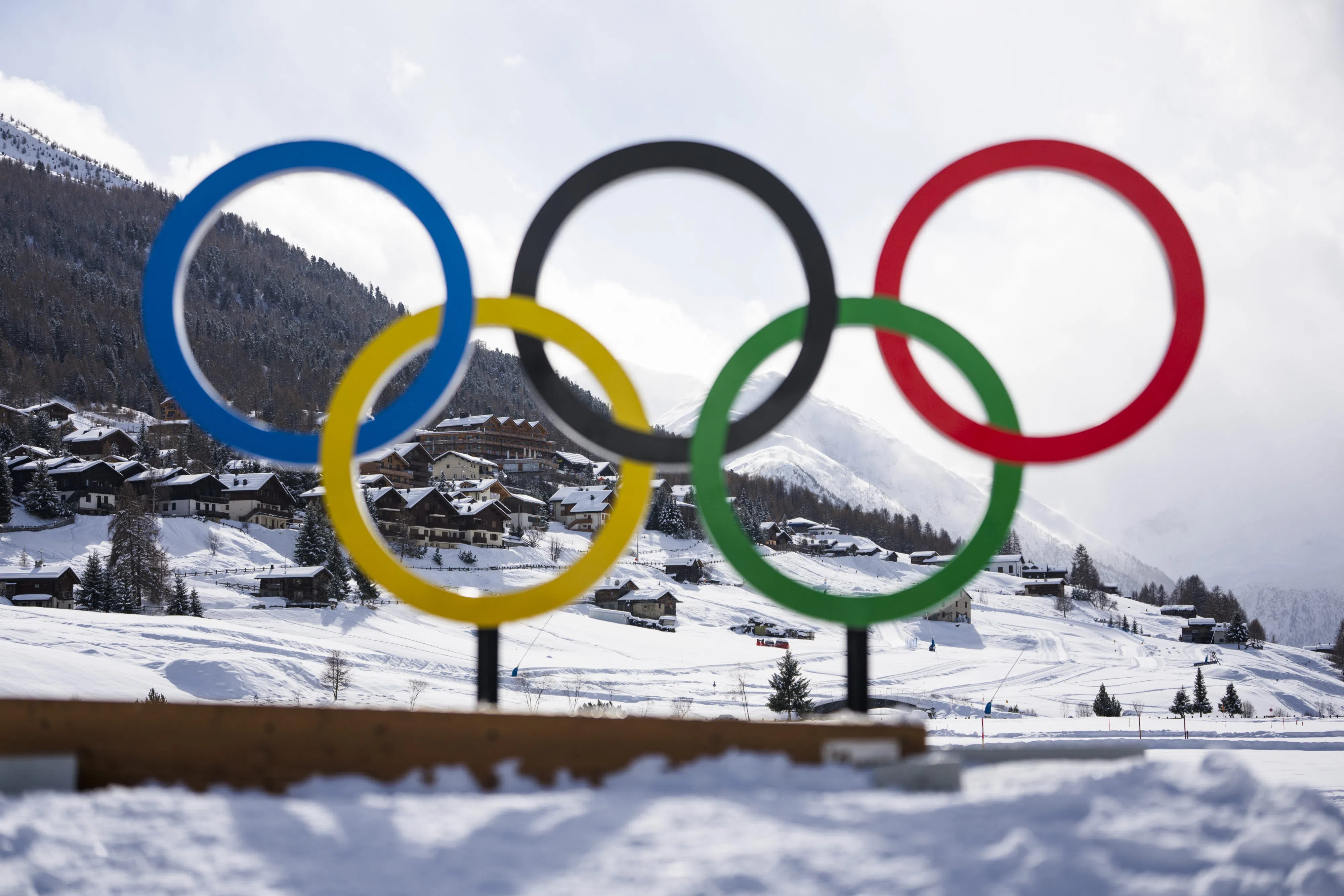 Canada takes silver in short track speed skating mixed relay