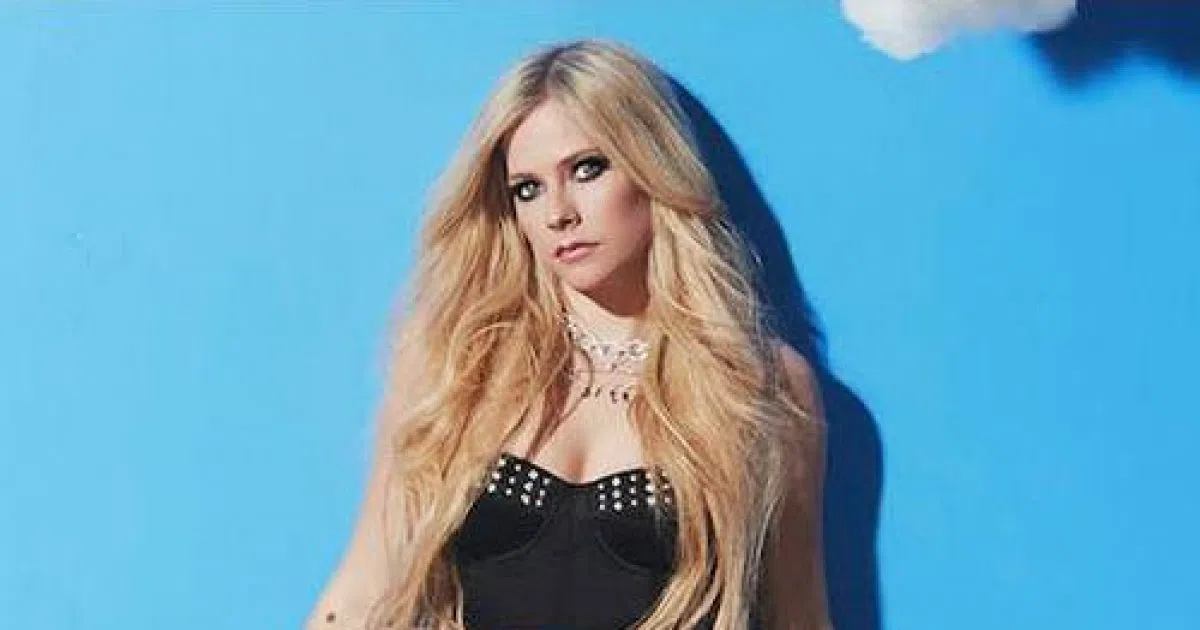 洋楽 AVRIL LAVIGNE Avril Lavigne – Scarred but Smiling (2026 Official Music Video