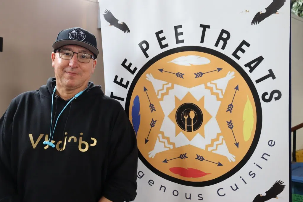 Owner of Teepee Treats Curtis Cardinal at the giving back to the streets event (Photo Credits – Daniel Barker-Tremblay)