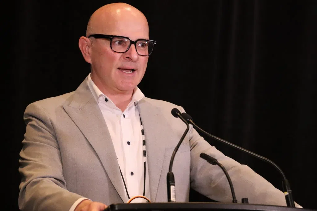 Randy Boissonnault, Minister of Employment and workforce for the Government of Alberta speaking in River Cree in Enoch (Photo Credits – Daniel Barker-Tremblay)