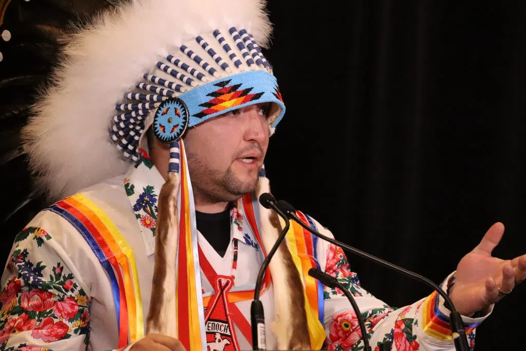 Grand Chief Cody Thomas speaking at the announcement within Enoch (Photo Credits – Daniel Barker-Tremblay)