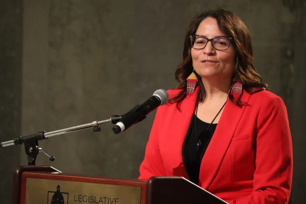 Madame President of the Métis Nation of Alberta Andrea Sandmaier speaking the commemorative ceremony of Louis Riel (Photo Credits - Daniel Barker-Tremblay)