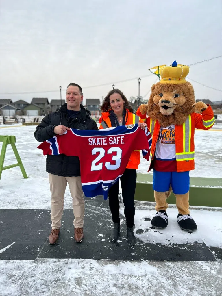 Kevin Radomski, Edmonton Oil Kings Director of Business Operations; Jenn Morrison, senior manager, Wastewater Collection Maintenance, EPCOR; and Edmonton Oil Kings’ Mascot Louie the Lion.   (Photo Credits - EPCOR)