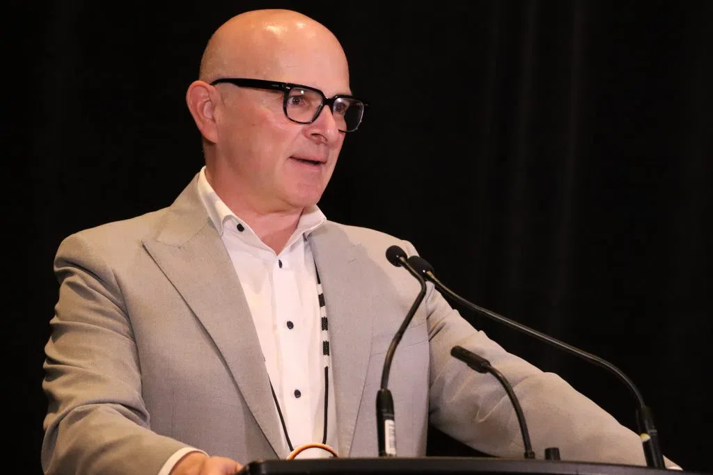  Randy Boissonnault, Minister of Employment and workforce for the Government of Alberta speaking in River Cree in Enoch (Photo Credits - Daniel Barker-Tremblay)