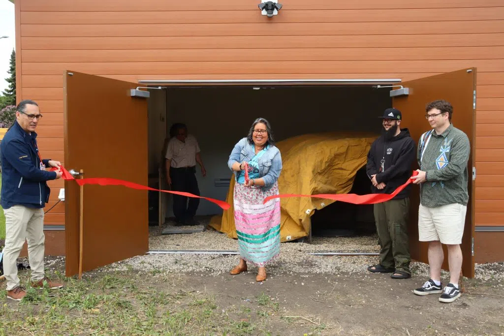 Cheryl Whiskeyjack cutting the ribbon to open the new sewatlodge (Photo Credits - Daniel Barker-Tremblay)