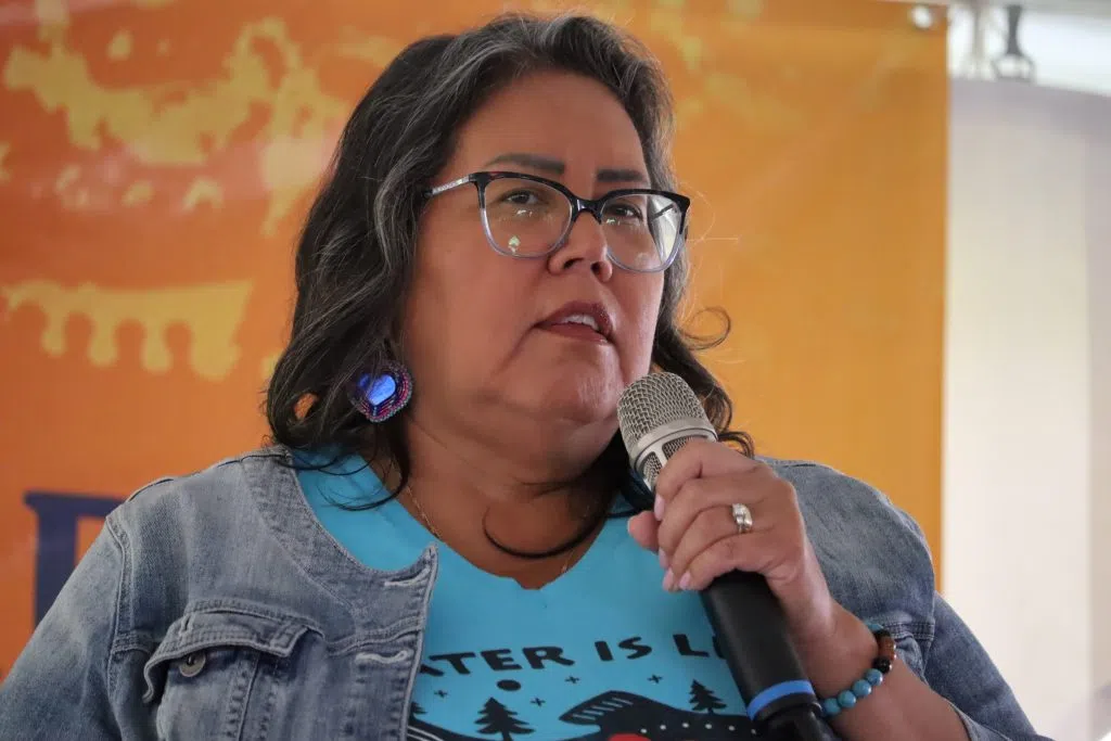 Cheryl Whiskeyjack, executive director of Bent Arrow speaking at the Sweatlodge Grand Opening (Photo Credits - Daniel Barker-Tremblay)