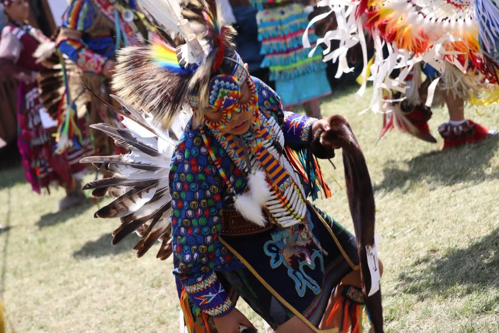 A youth traditional dancer performing at the Alexis Nakota Pow Wow (Photo Credits - Daniel Barker-Tremblay)