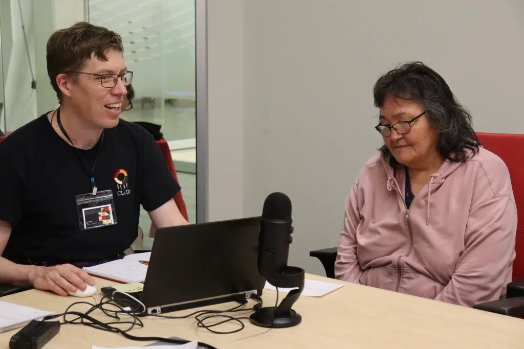 CILLDI member sitting down with an Elder recording the language at the U of A (Photo Credits - Daniel Barker-Tremblay)