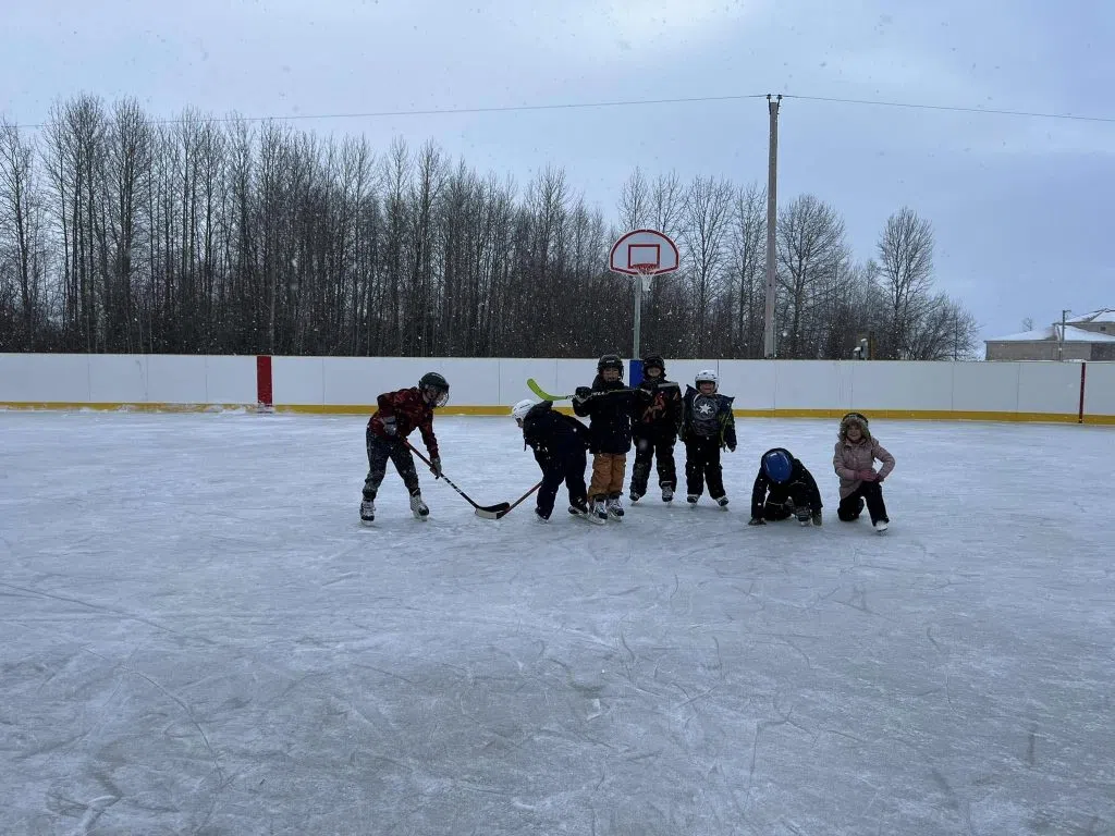 Children in Heart Lake First Nation playing hockey in their brand new outdoor rink (Photo Credits - Daniel Barker-Tremblay)