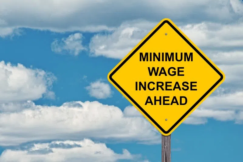 Manitoba minimum wage to rise to 15.80 an hour this coming October