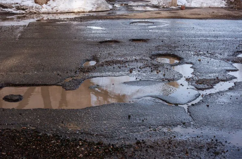 The spring pothole problem – is it the worst ever? | 94.7 STAR FM