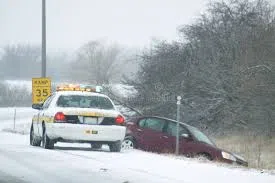 ILLINOIS STATE POLICE RESPOND TO HIGH VOLUME OF CALLS AND MULTI-VEHICLE CRASH DURING WINTER STORM