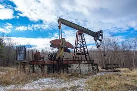 ILLINOIS FACES $1 BILLION CLEANUP BILL FOR ABANDONED OIL WELLS