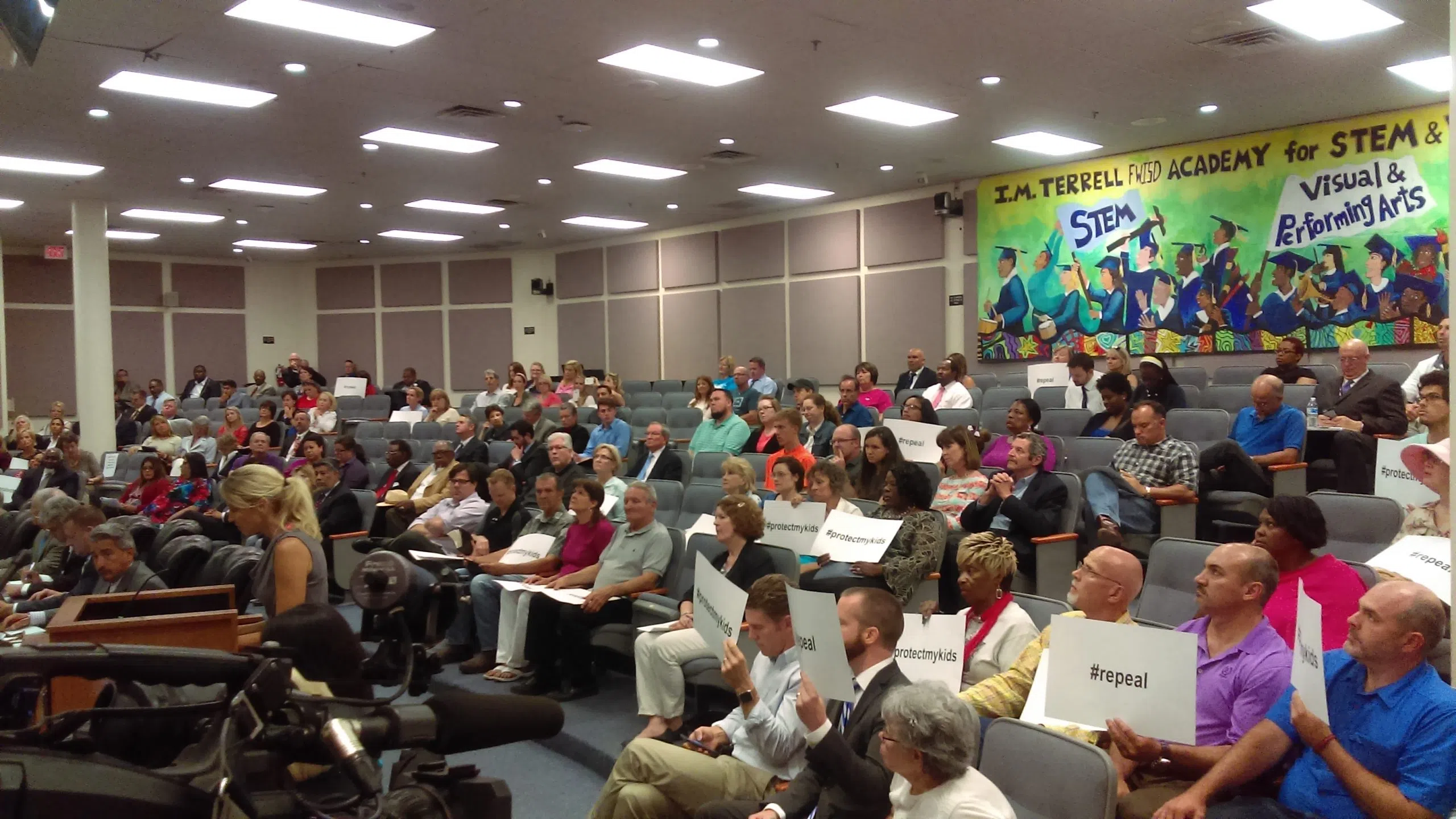 Dozens of people turn out to oppose, and support, the FWISD's restroom guidelines