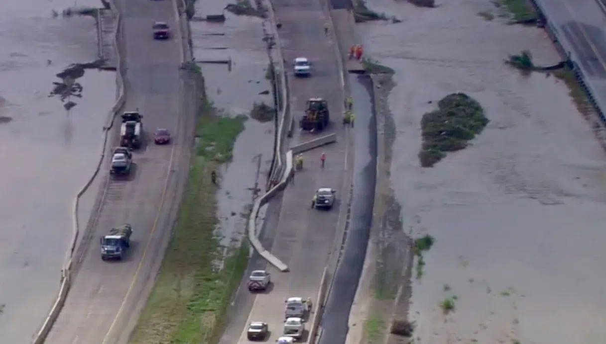 Photograph courtesy of Nefty Gonzalez @WFAAphotog, WFAA-TV/Twitter.