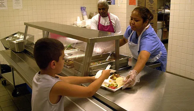 middle-school-lunch-usmc