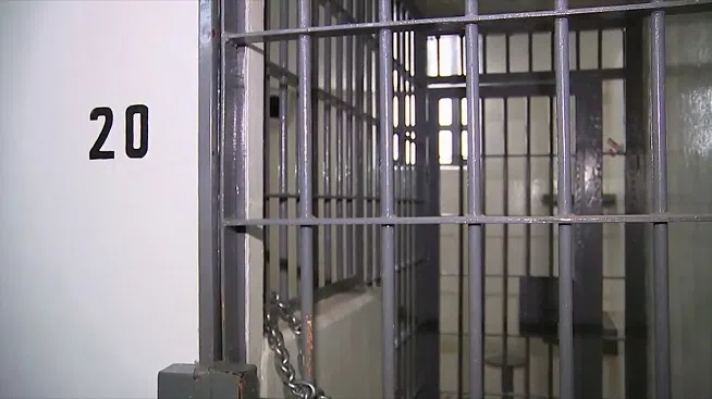 Video shows "El Chapo" cell and tunnel used to escape