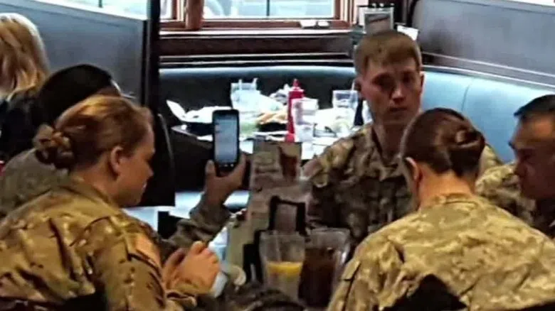 160330095010-anonymous-man-pays-for-soldiers-lunch-good-stuff-newday-00000912-exlarge-tease