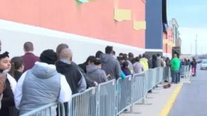 151127063319-black-friday-sales-shopping-brawls-00010806-384x216