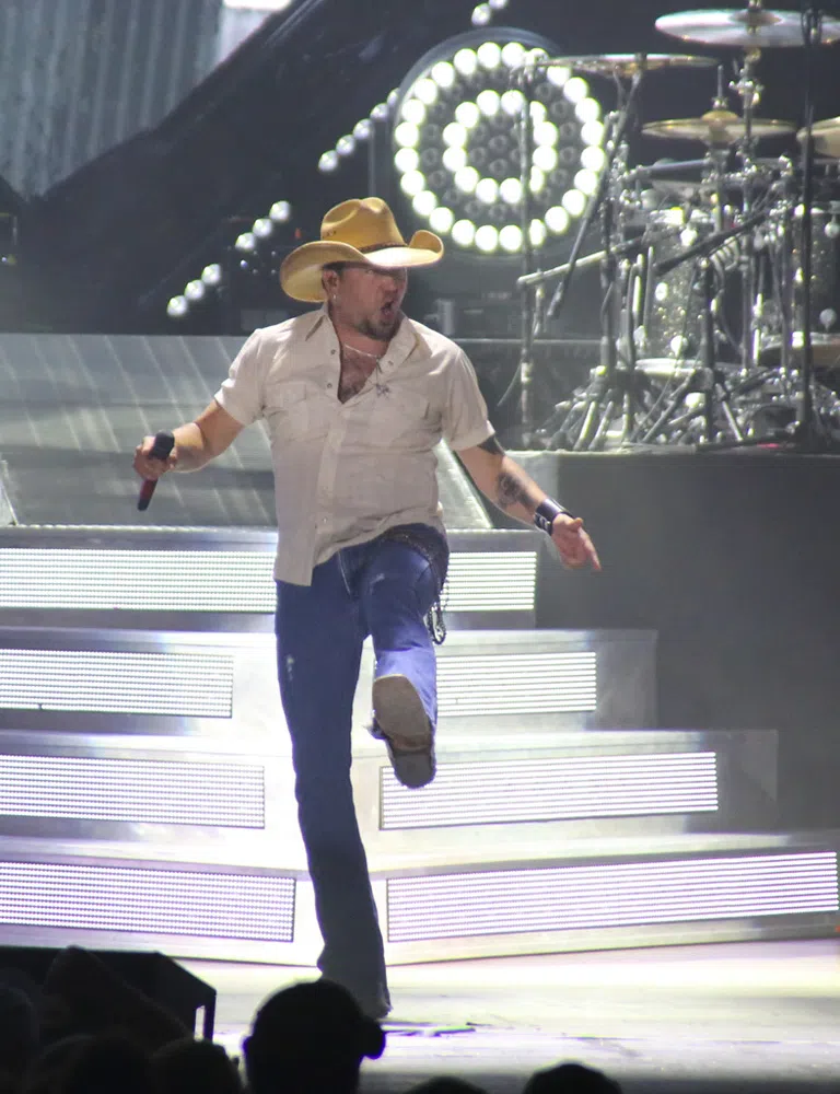 Jason Aldean with Thomas Rhett 2016