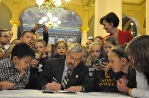 gov signs school start bill