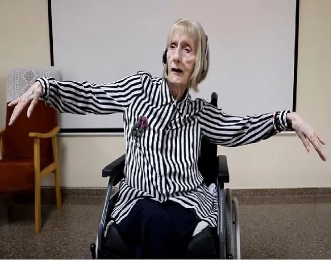 Woman with Alzheimer's remembers Swan Lake