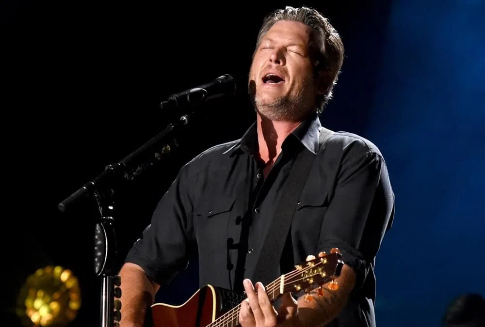 Blake Shelton Is “Gonna Miss Working With That Idiot” Adam Levine on(02)