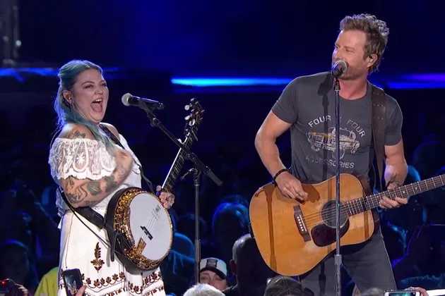 Elle King and Dierks Bentley on stage