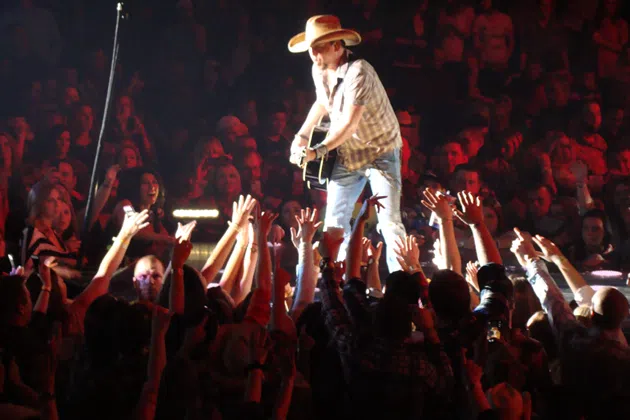 Jason Aldean live on stage