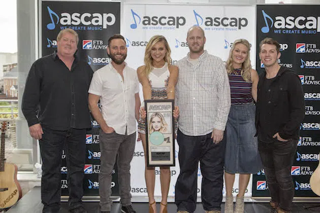 Kelsea Ballerini celebrates No One Song "Dibs"