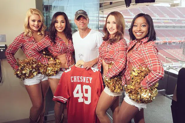 Kenny Chesney and 49ers cheerleaders