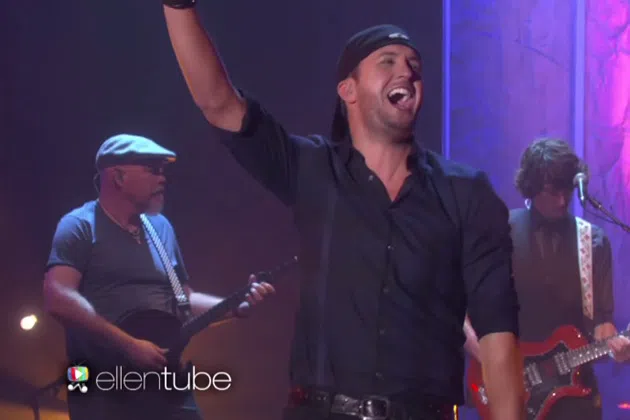 Luke Bryan Sings Live