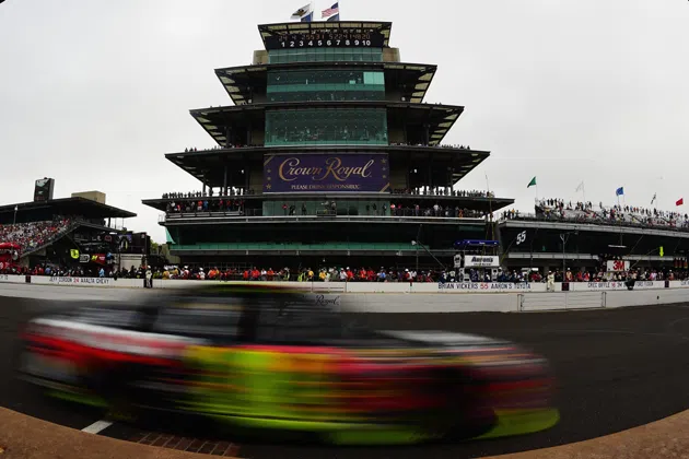 Crown Royal Presents The John Wayne Walding 400