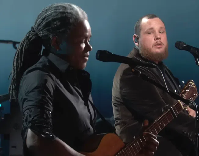 Tracy Chapman and Luke Combs performing on the Grammys 2-4-24