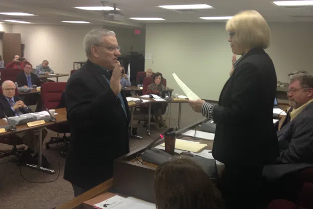 New McLean County board member David Selzer is sworn in by McLean County Clerk Kathy Michael. (Joe Ragusa/WJBC)