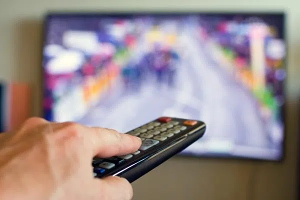 remote pointed at tv