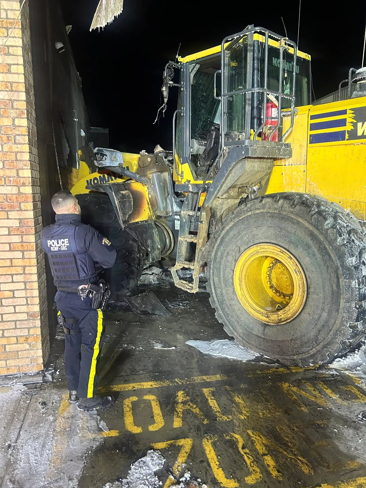 Police investigate Loader incident. Image via https://www.facebook.com/townhallymm
