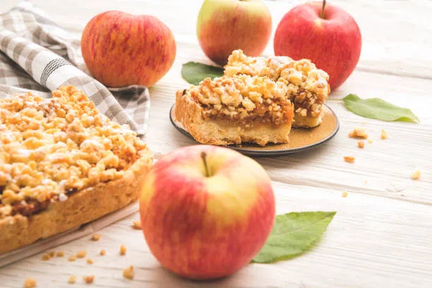 classic american apple pie - apple crumble coffee cake stock pictures, royalty-free photos & images