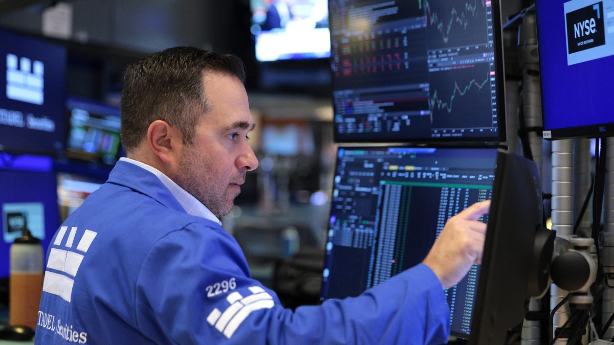 THE CLOSING BELL : US markets are weighed down by an extended sell - off in the tech sector