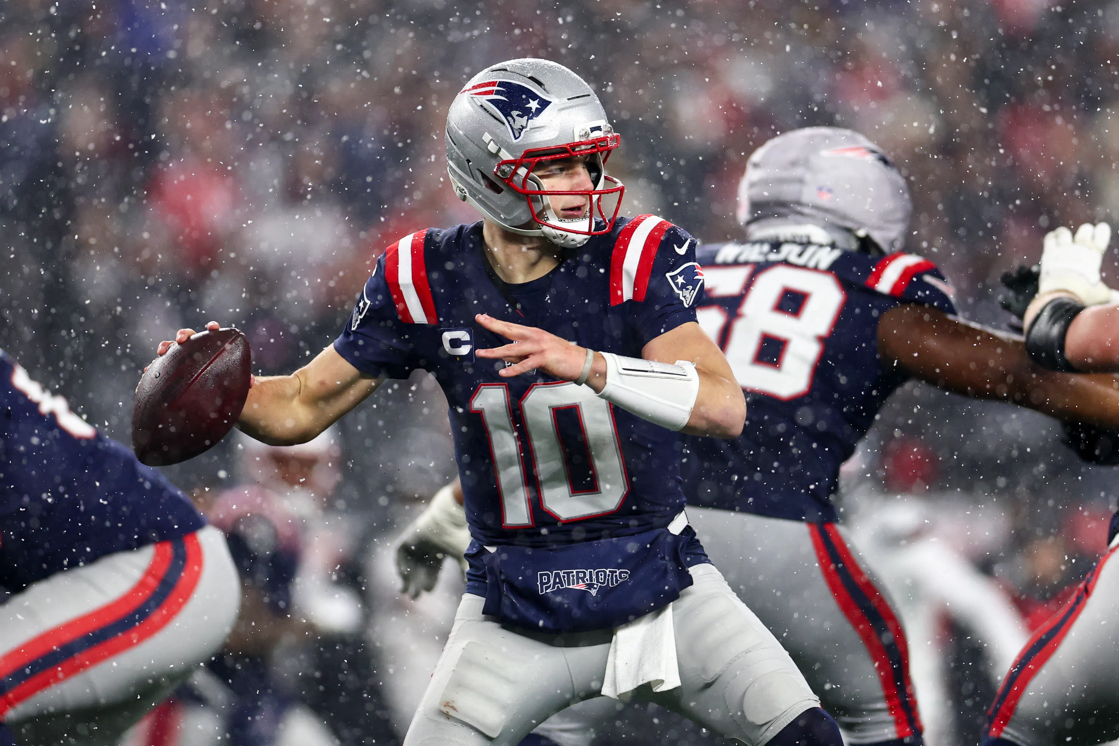 FOXBOROUGH, MASSACHUSETTS - JANUARY 18: Drake Maye #10 of the New England Patriots throws during the fourth quarter of an NFL divisional playoff football game against the Houston Texans at Gillette Stadium on January 18, 2026 in Foxborough, Massachusetts. (Photo by Kevin Sabitus/Getty Images)